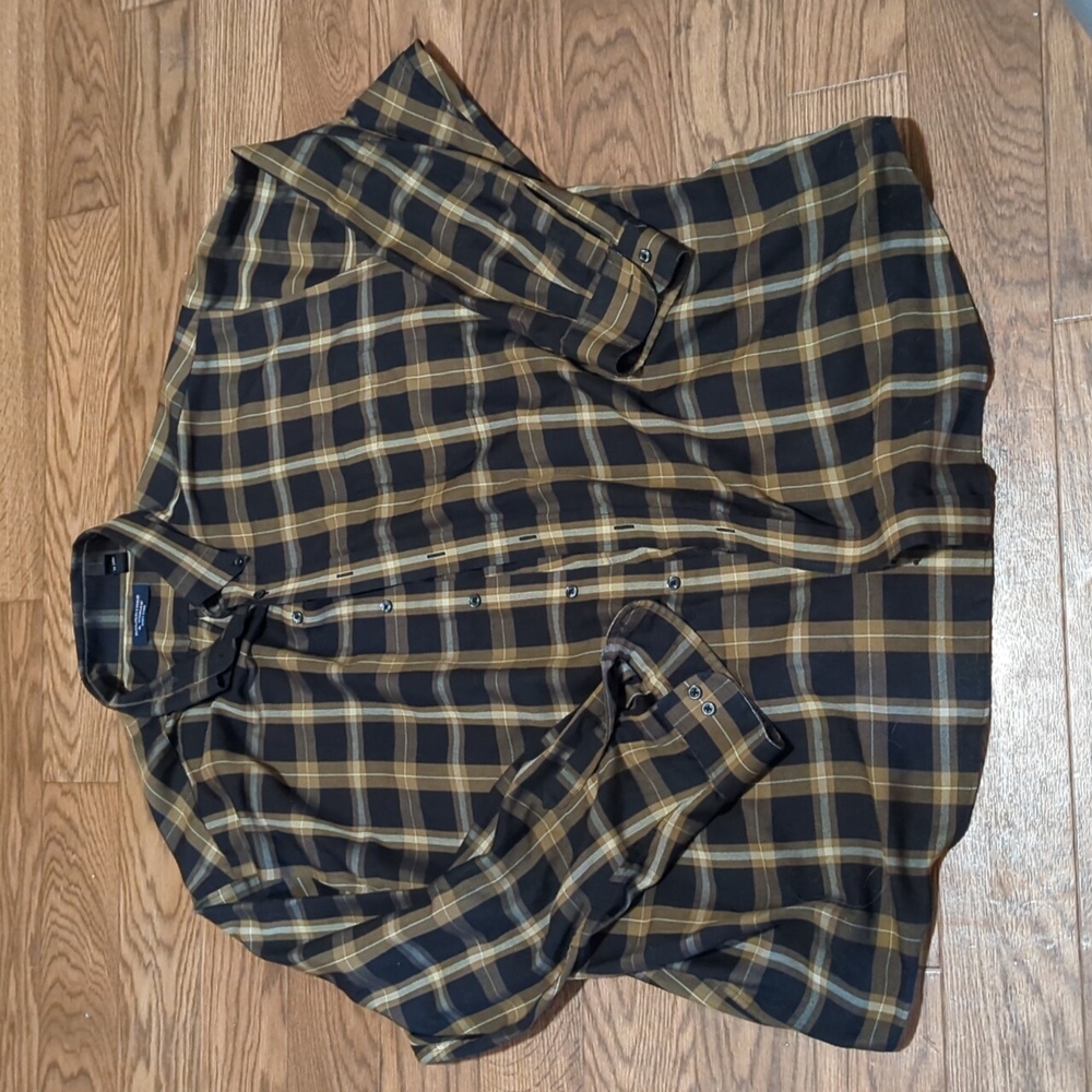 Men's plaid button down shirt